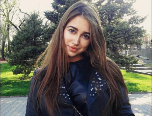 Российская «Кардашьян» отрицает, что обращалась к хирургам