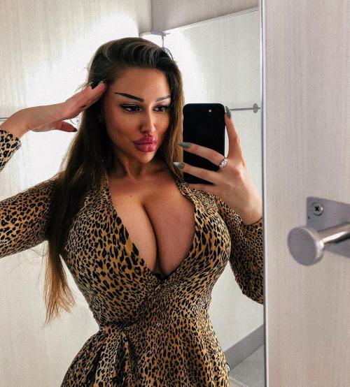 Российская «Кардашьян» отрицает, что обращалась к хирургам