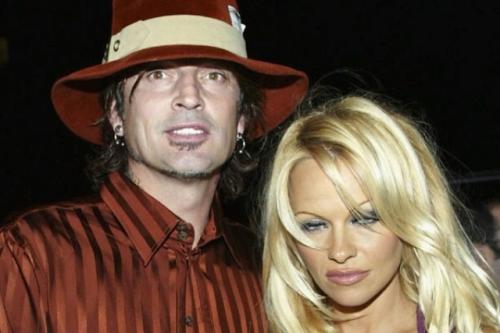 Знаменитости, подвергшиеся домашнему насилию