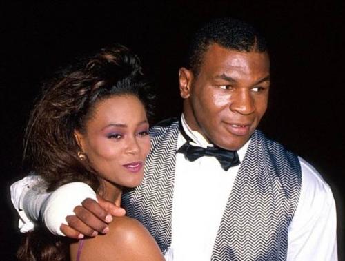 Знаменитости, подвергшиеся домашнему насилию