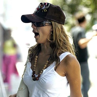 Спят усталые звездушки: зевающие знаменитости