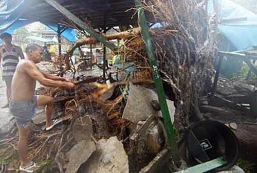 Над Филиппинами пронесся тайфун