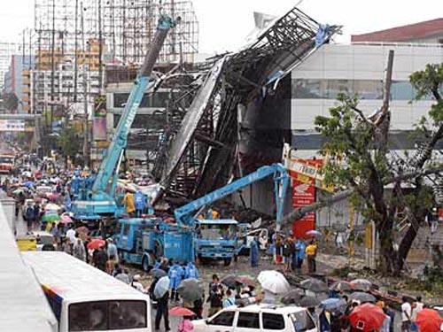 Над Филиппинами пронесся тайфун