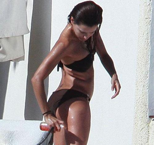 Ева Лонгория отбросила официоз вместе со штанами