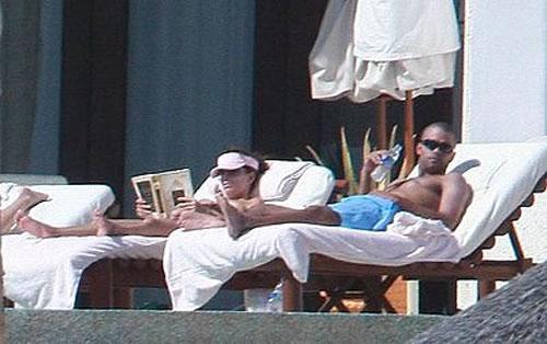 Ева Лонгория отбросила официоз вместе со штанами