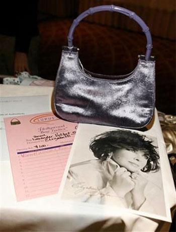 Денежные сумочки VIP-ов стали достоянием общественности