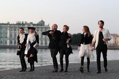 Роман Билык впервые показал жену в клипе группы «Звери»