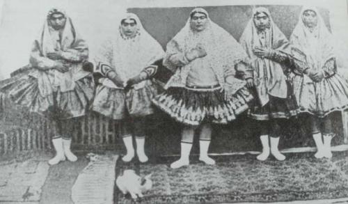 Фото иранского шаха и его гарема, в котором было почти 100 женщин