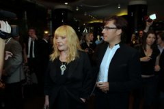 Алла Пугачева показала стройные ножки