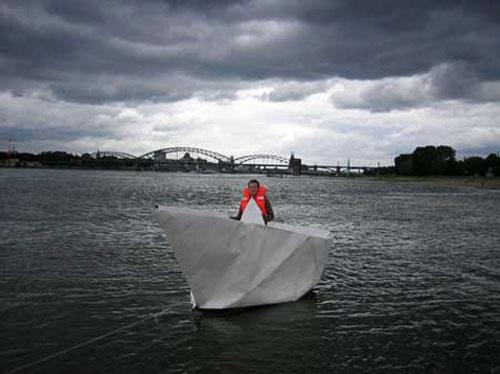 В большое плавание — на  бумажном корабле