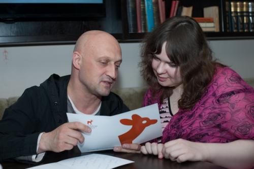 Гоша Куценко и Константин Хабенский отправили открытки детям