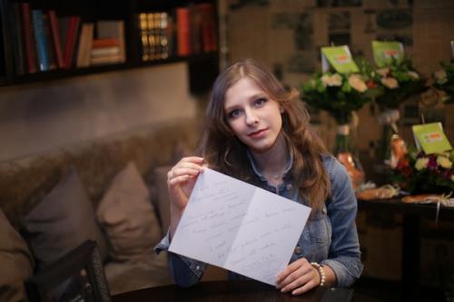 Гоша Куценко и Константин Хабенский отправили открытки детям