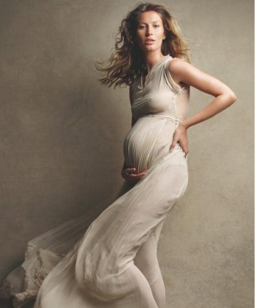 Жизель Бундхен снялась с новорожденным сыном для Vogue