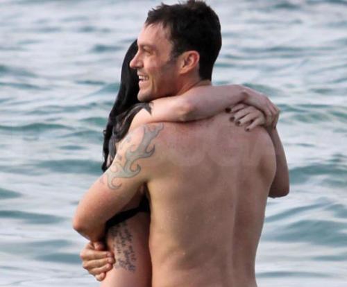 Интимными ласками знаменитости подняли градус лета