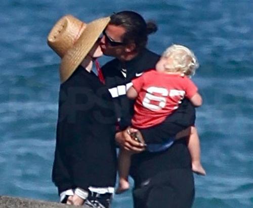 Интимными ласками знаменитости подняли градус лета