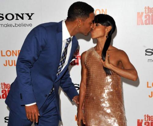 Интимными ласками знаменитости подняли градус лета