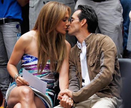 Интимными ласками знаменитости подняли градус лета