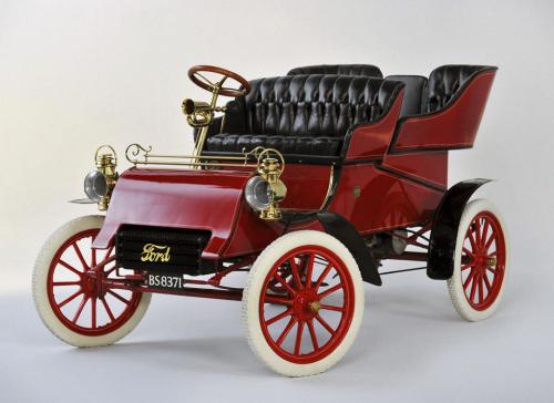 Самые первые автомобили в истории крупнейших брендов