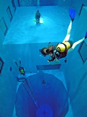 Nemo 33 — самый глубокий бассейн в мире