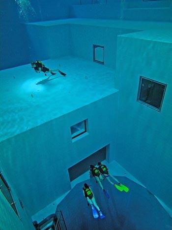 Nemo 33 — самый глубокий бассейн в мире