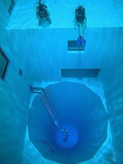Nemo 33 — самый глубокий бассейн в мире