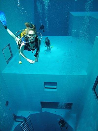 Nemo 33 — самый глубокий бассейн в мире