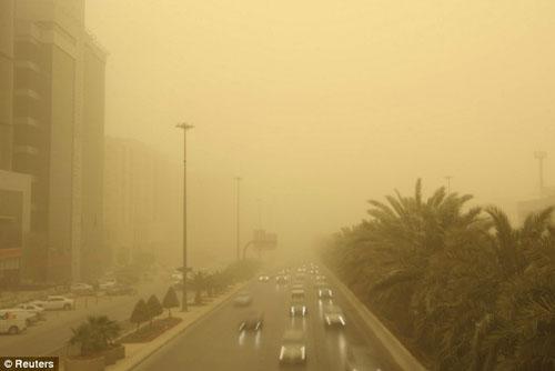 Столицу Саудовской Аравии накрыла песчаная буря