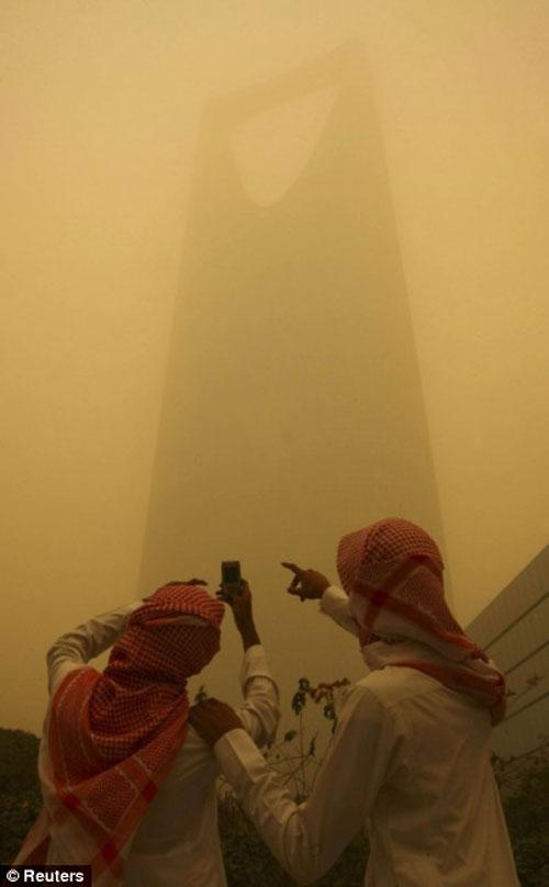 Столицу Саудовской Аравии накрыла песчаная буря