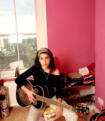 Фотоальбом легенды: правила жизни Эми Уайнхаус