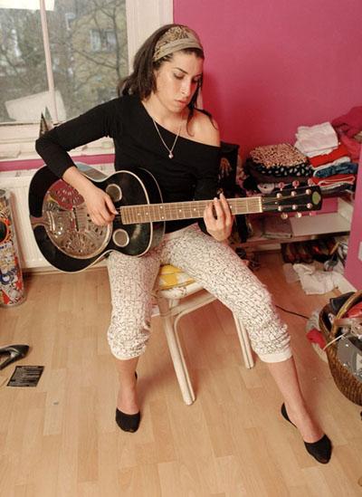 Фотоальбом легенды: правила жизни Эми Уайнхаус