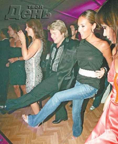 На дне рождения Крутого Басков и Собчак устроили дикие танцы