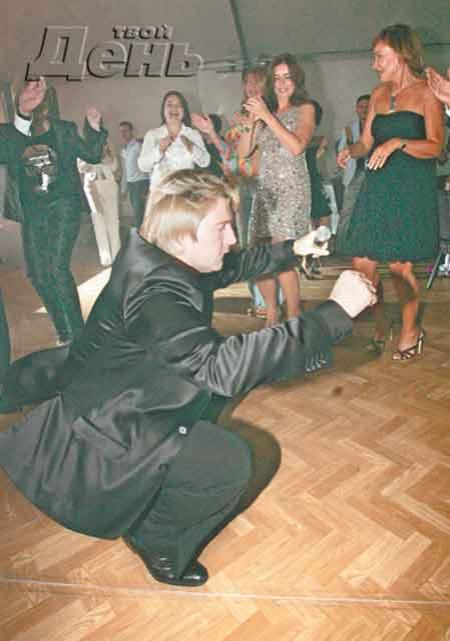 На дне рождения Крутого Басков и Собчак устроили дикие танцы