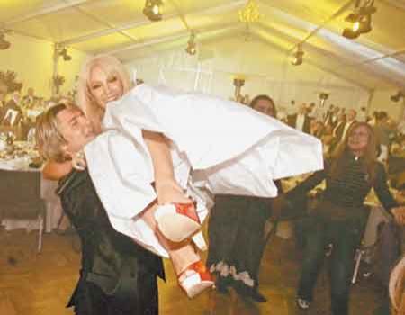 На дне рождения Крутого Басков и Собчак устроили дикие танцы