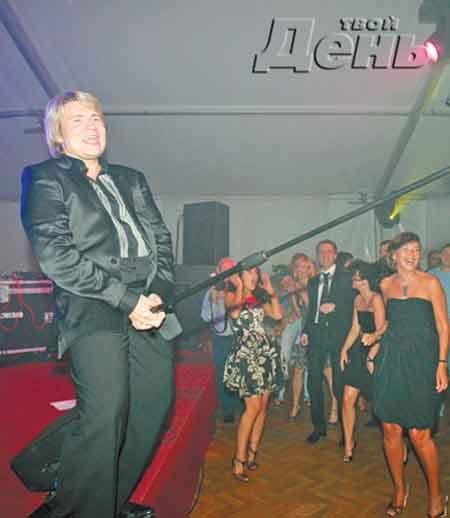 На дне рождения Крутого Басков и Собчак устроили дикие танцы