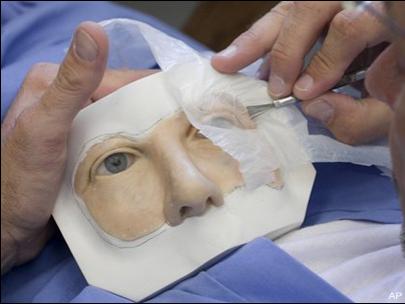 Женщине  сделали силиконовое лицо