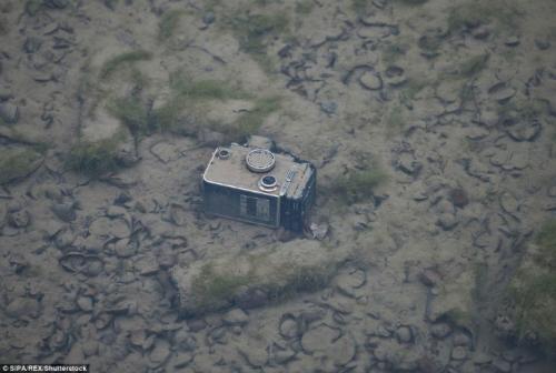 Французы осушили один из парижских каналов и обнаружили на дне целые сокровища