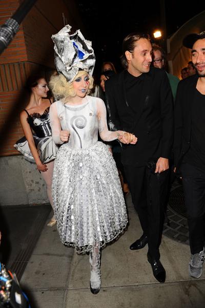 Самые безумные наряды Леди Гага