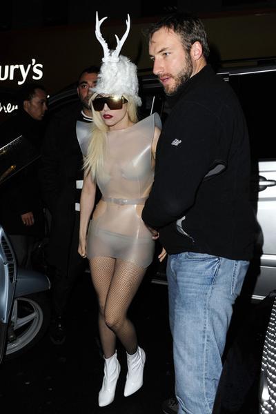 Самые безумные наряды Леди Гага