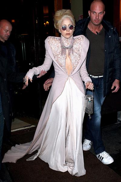 Самые безумные наряды Леди Гага