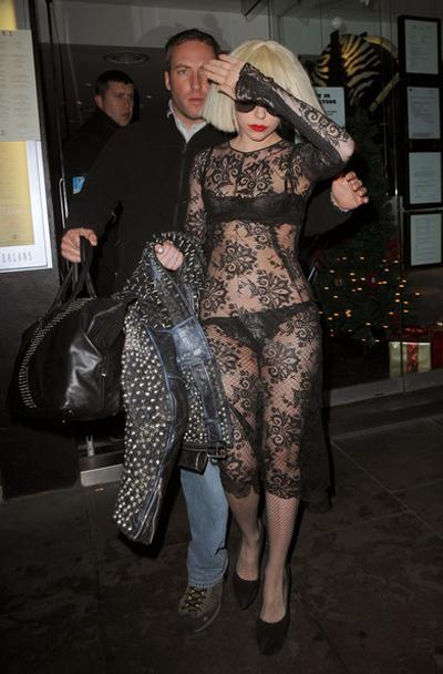 Самые безумные наряды Леди Гага