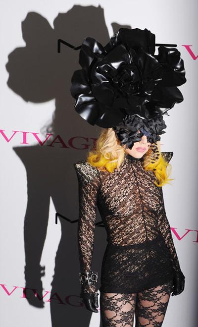 Самые безумные наряды Леди Гага