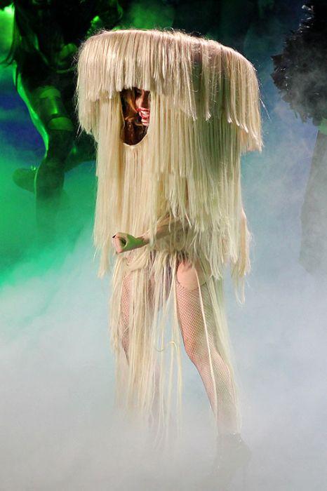 Самые безумные наряды Леди Гага