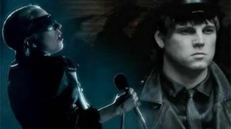 Причуды русских богачей: обои из кожы и мерседес со стразами