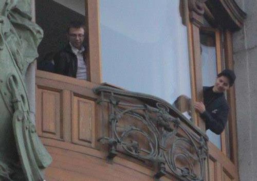 Причуды русских богачей: обои из кожы и мерседес со стразами