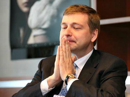 Причуды русских богачей: обои из кожы и мерседес со стразами