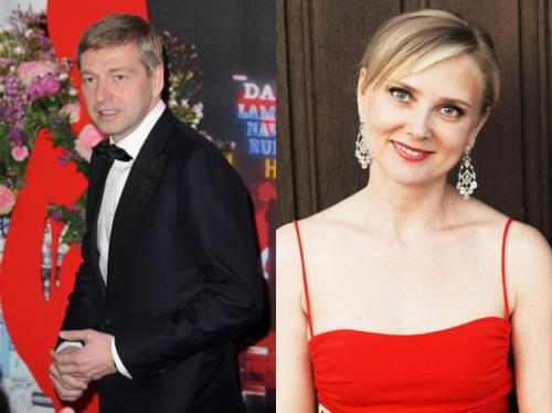 Причуды русских богачей: обои из кожы и мерседес со стразами