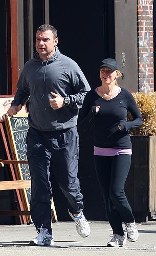 Звёзды потеют над стройной фигурой