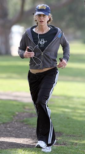 Звёзды потеют над стройной фигурой