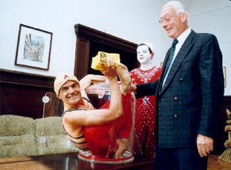 Хьюго Саморатте — Человек Из Бутылки