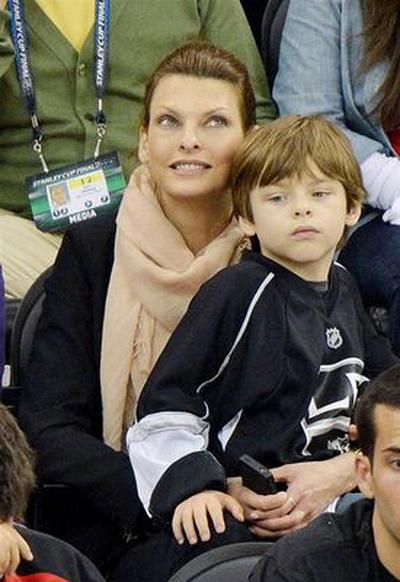 Супермодели вместе со своими детьми